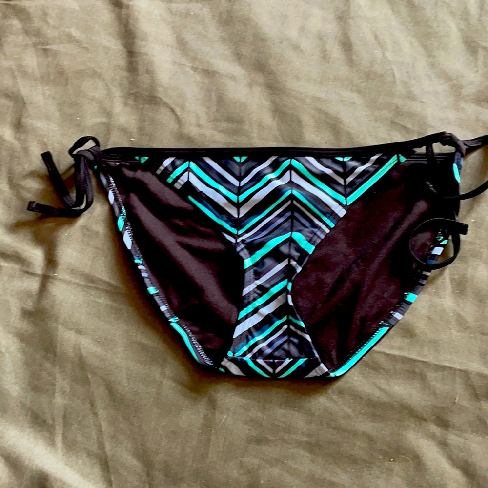 XL turquoise and black swim bottom